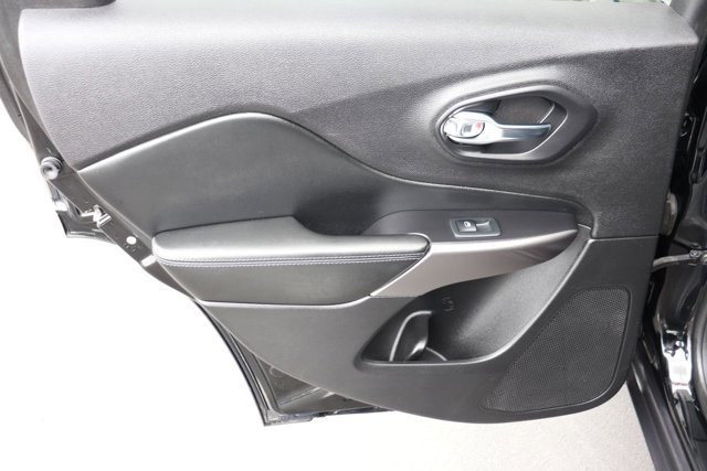 Used 2020 Jeep Cherokee Latitude Plus FWD image 12