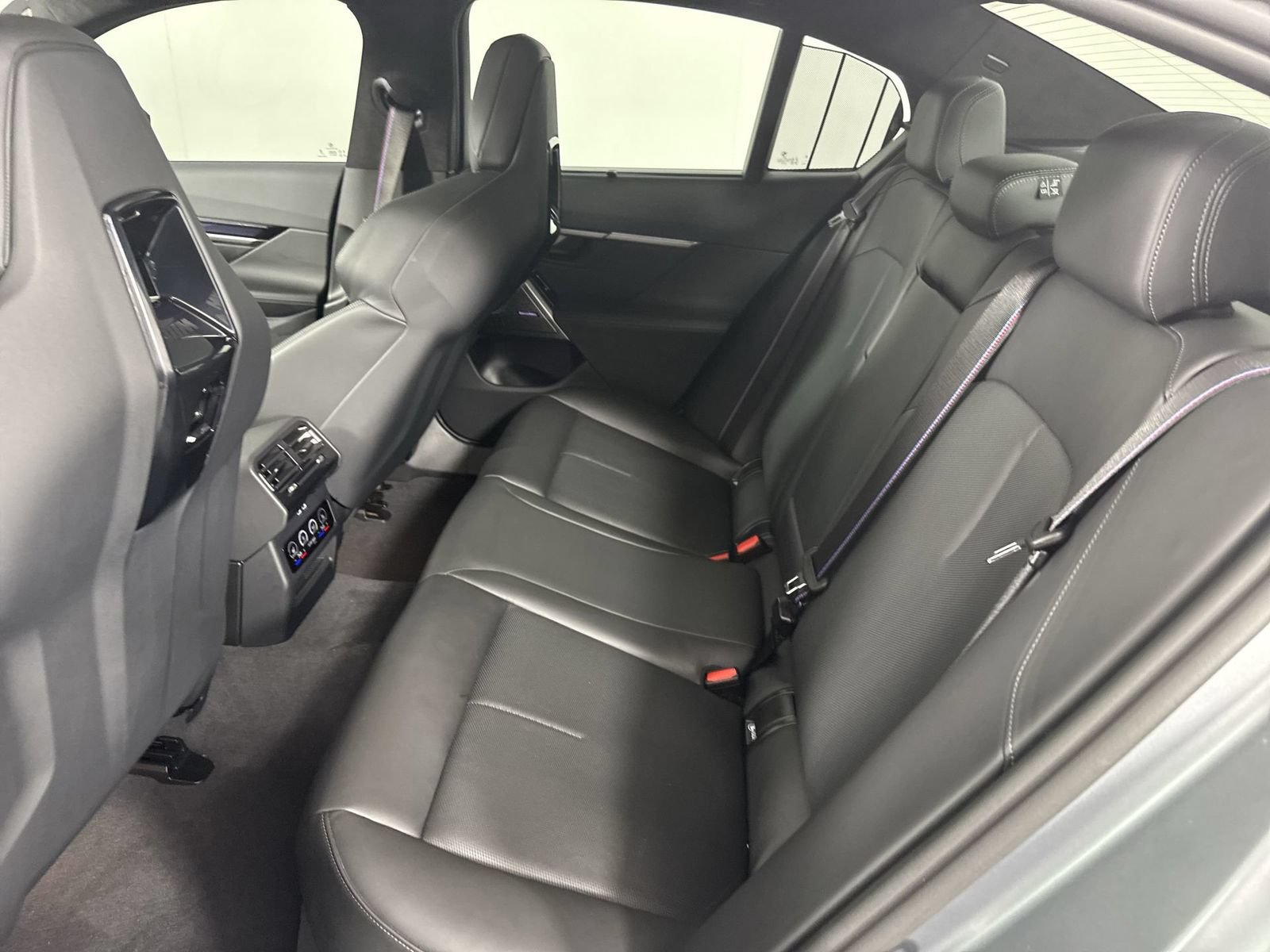 Used 2026 BMW M5 w/ Executive Package AWD/4WD image 23
