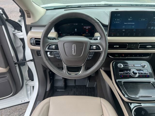 Used 2023 Lincoln Nautilus FWD w/ Premium Package image 18