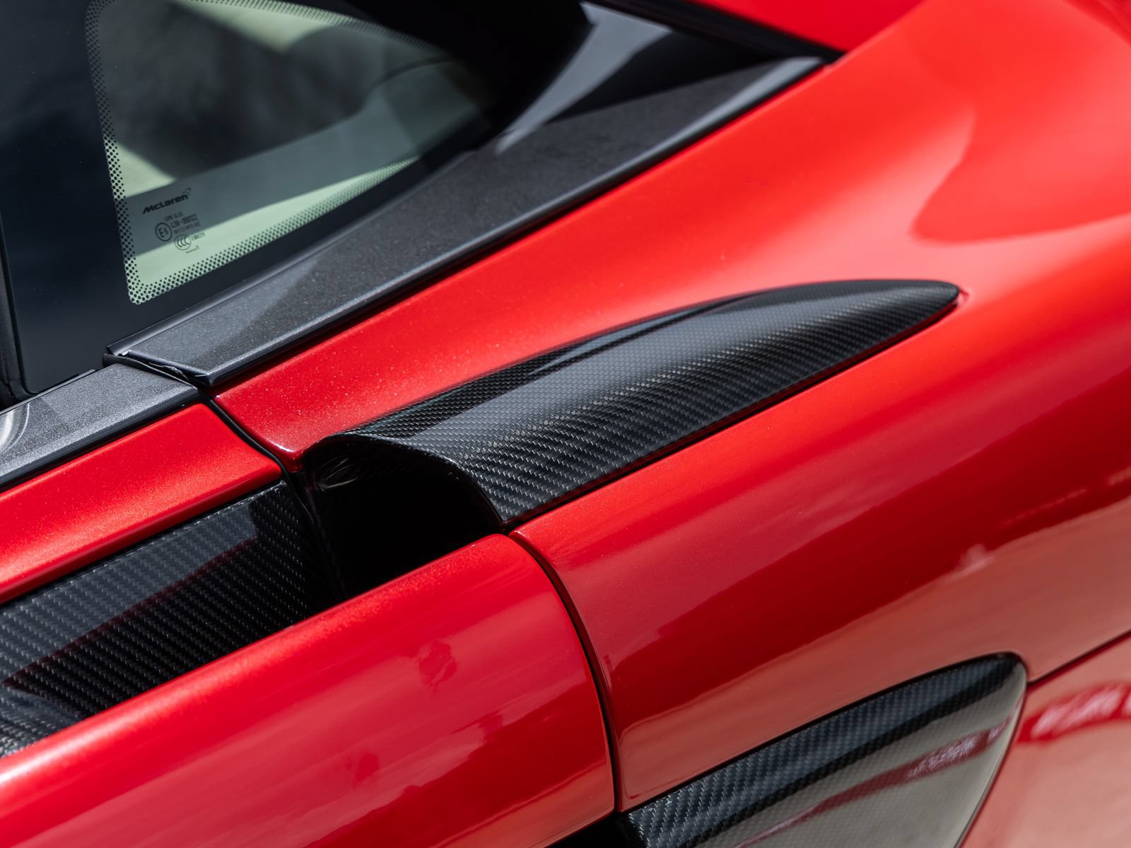 Used 2016 McLaren 570S Coupe RWD image 16