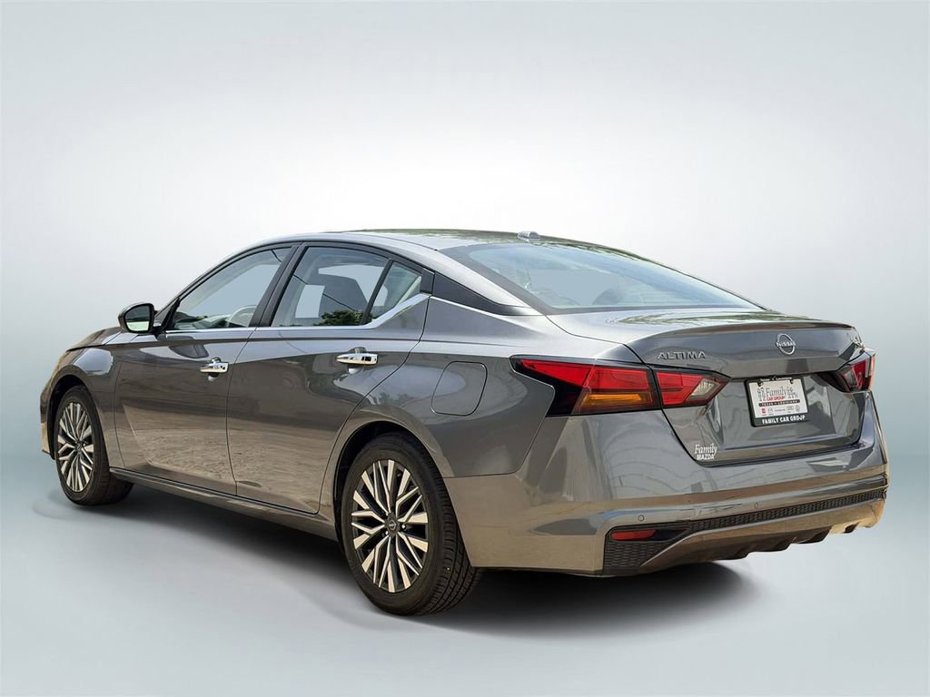 Used 2024 Nissan Altima 2.5 SV FWD image 3