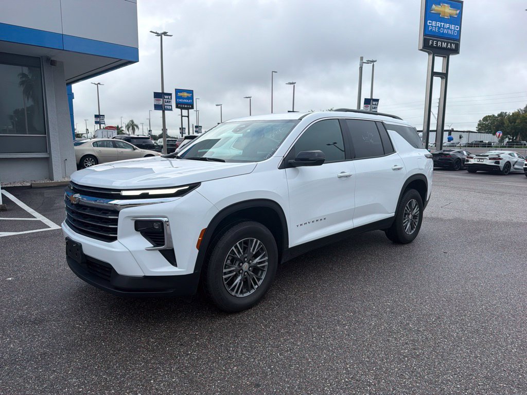 Used 2026 Chevrolet Traverse LT FWD image 1