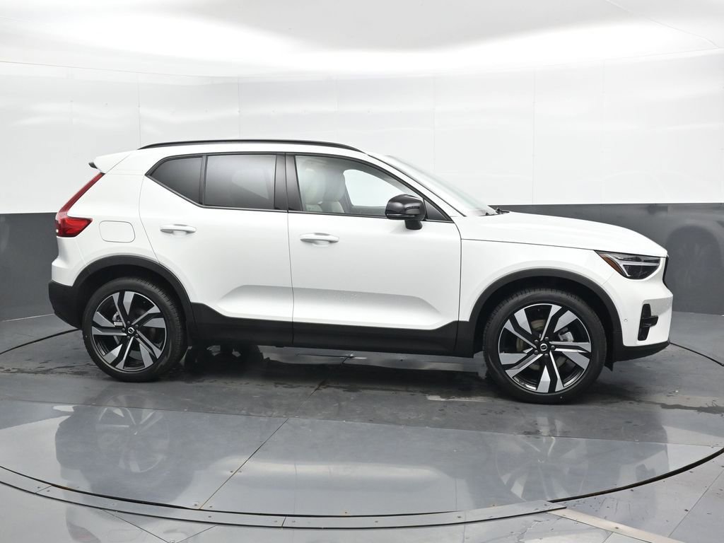 New 2026 Volvo XC40 B5 Ultra w/ Climate Package image 3