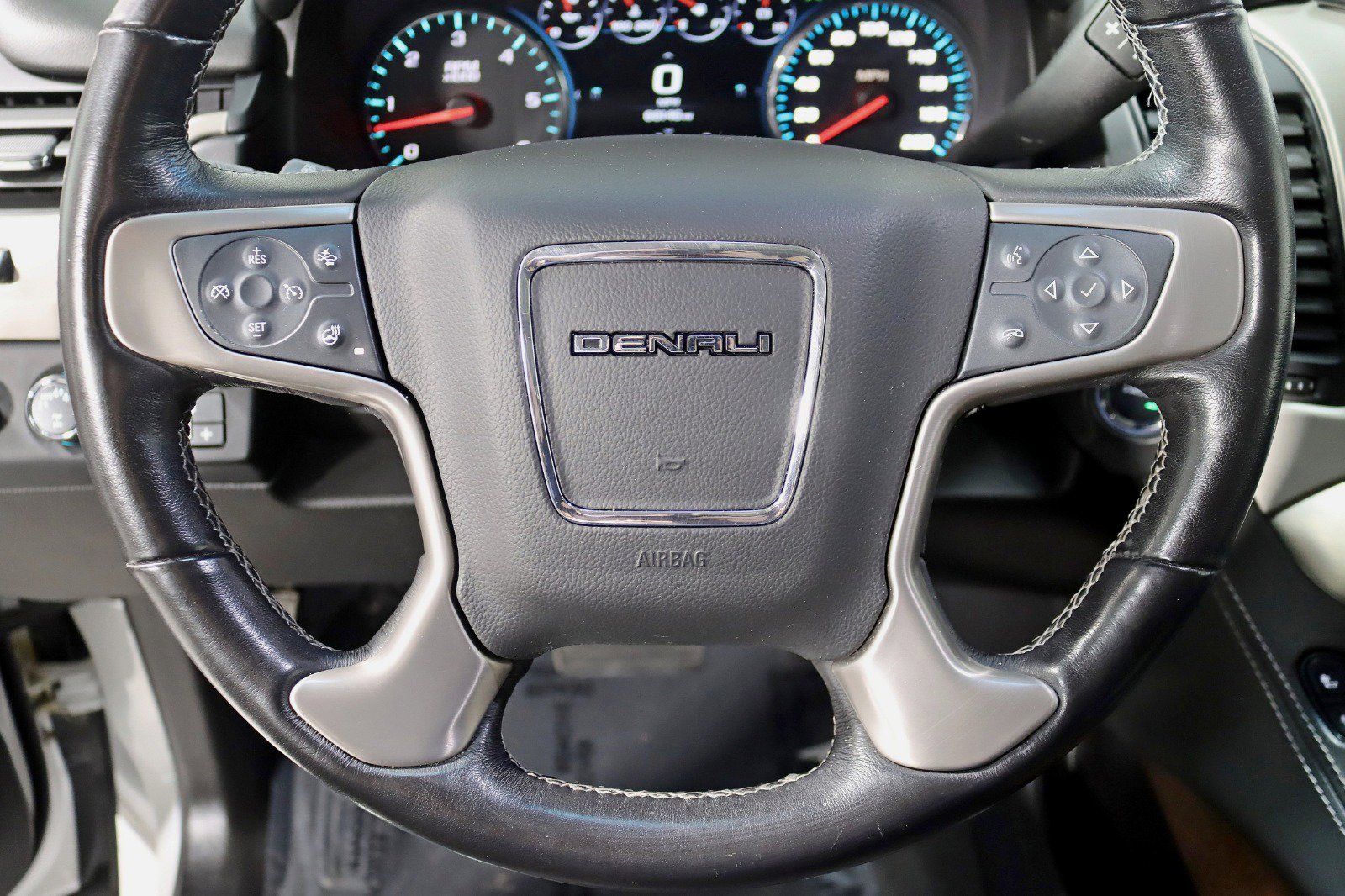 Used 2019 GMC Yukon Denali image 16