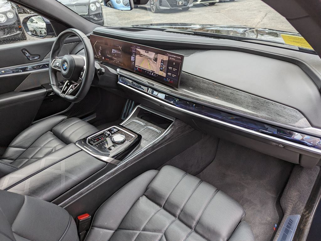 Used 2023 BMW 760i xDrive AWD/4WD image 31