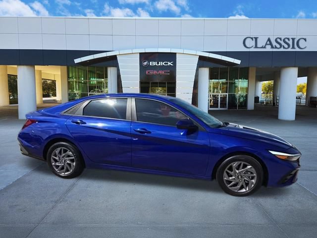 Used 2024 Hyundai Elantra SEL FWD image 9