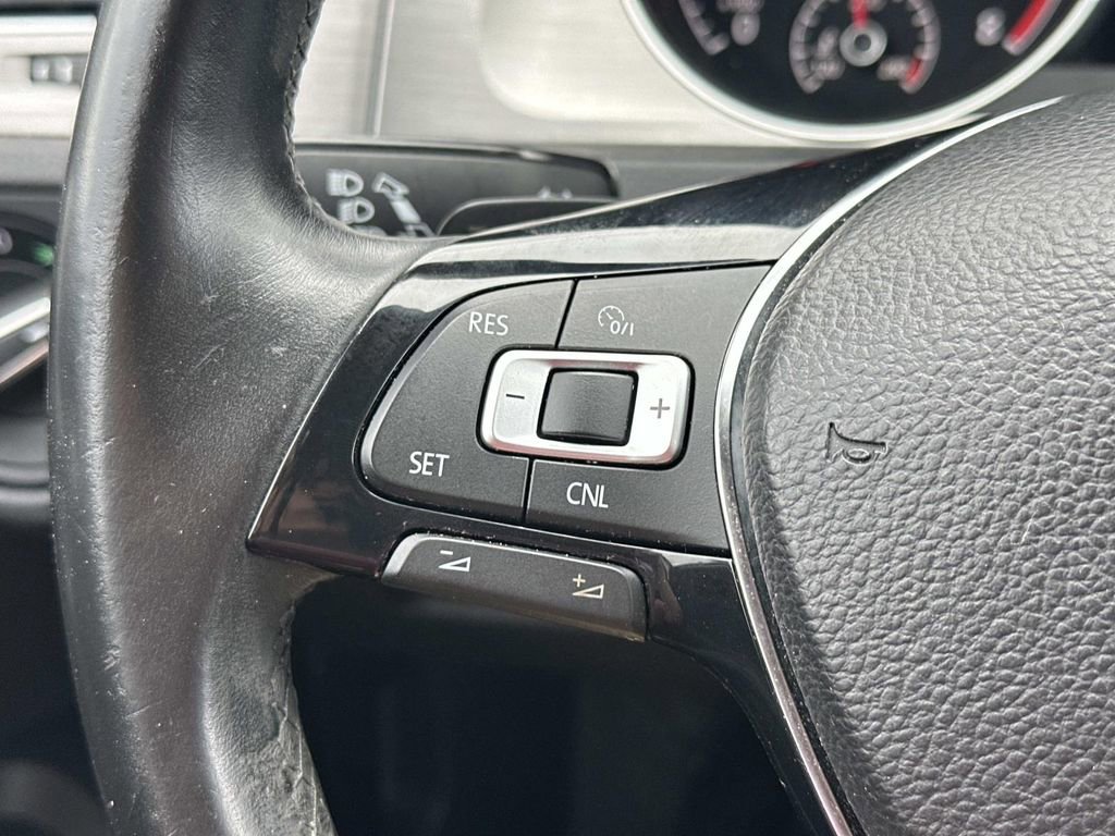 Used 2016 Volkswagen Golf S FWD image 21