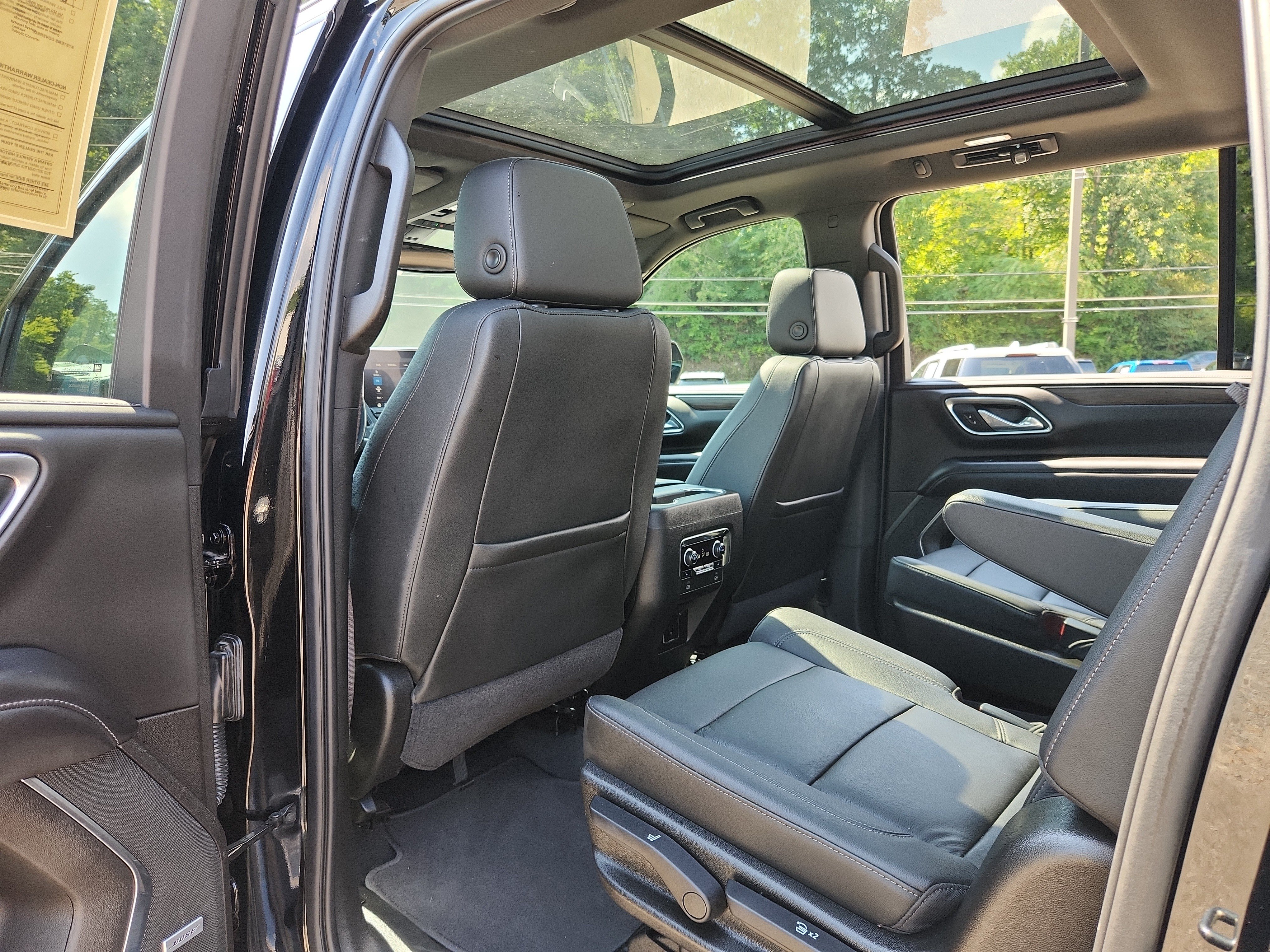 Used 2021 Chevrolet Suburban Z71 w/ Z71 Signature Package AWD/4WD image 40