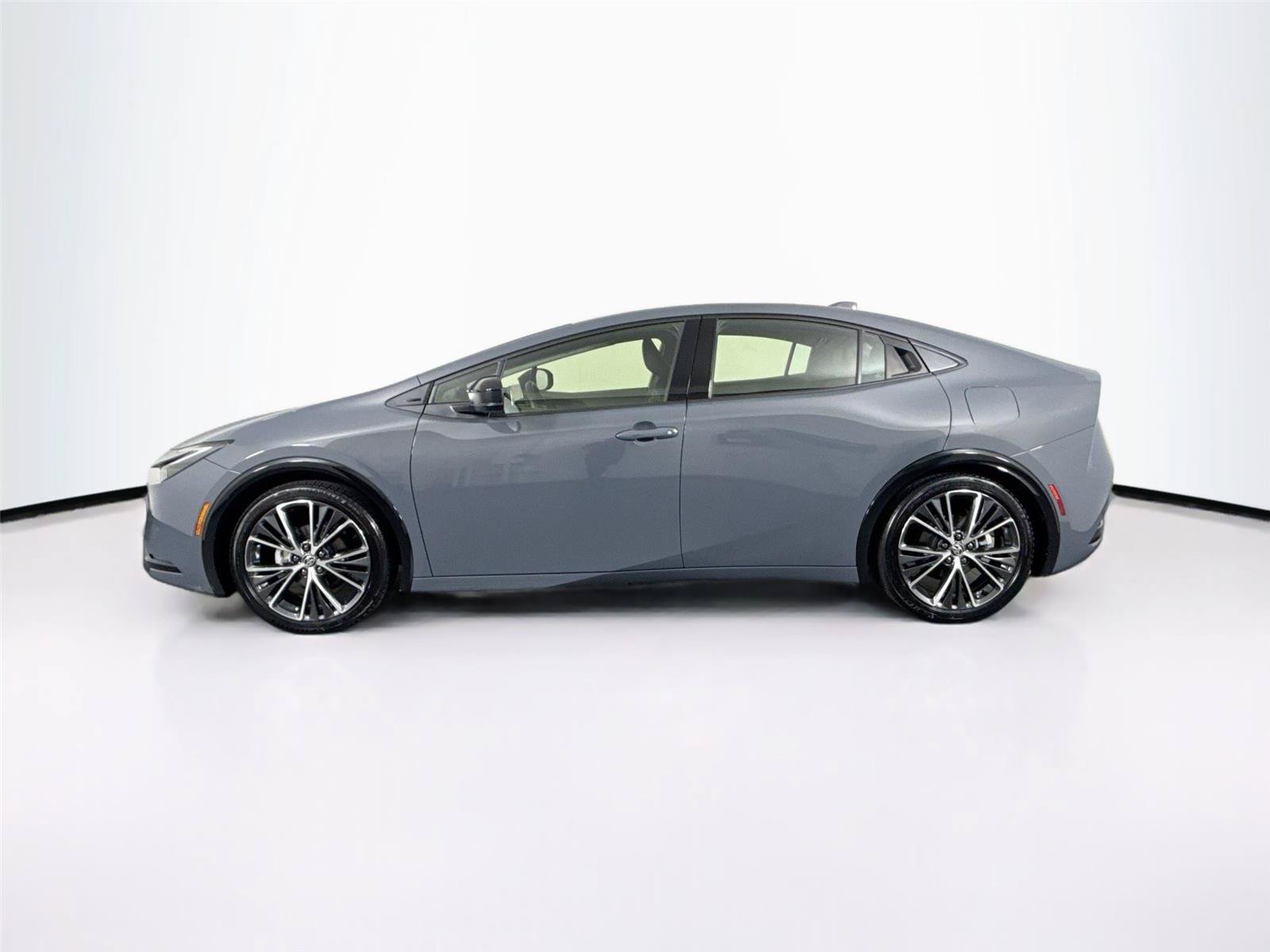Certified 2025 Toyota Prius XLE FWD image 14