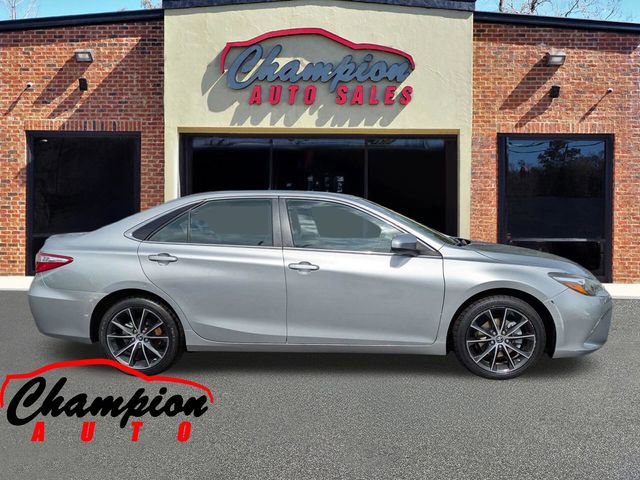 Used 2015 Toyota Camry XSE FWD image 3