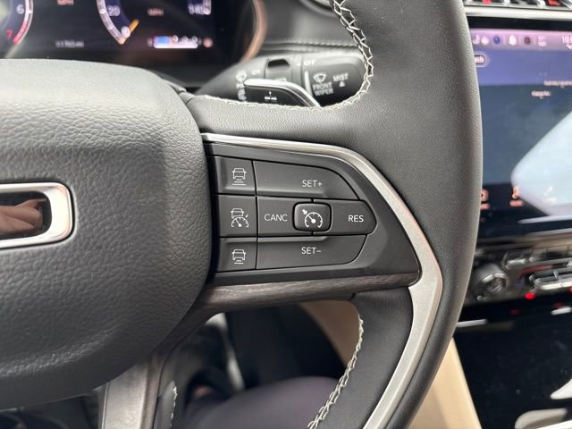 Used 2025 Jeep Grand Cherokee L Limited image 14