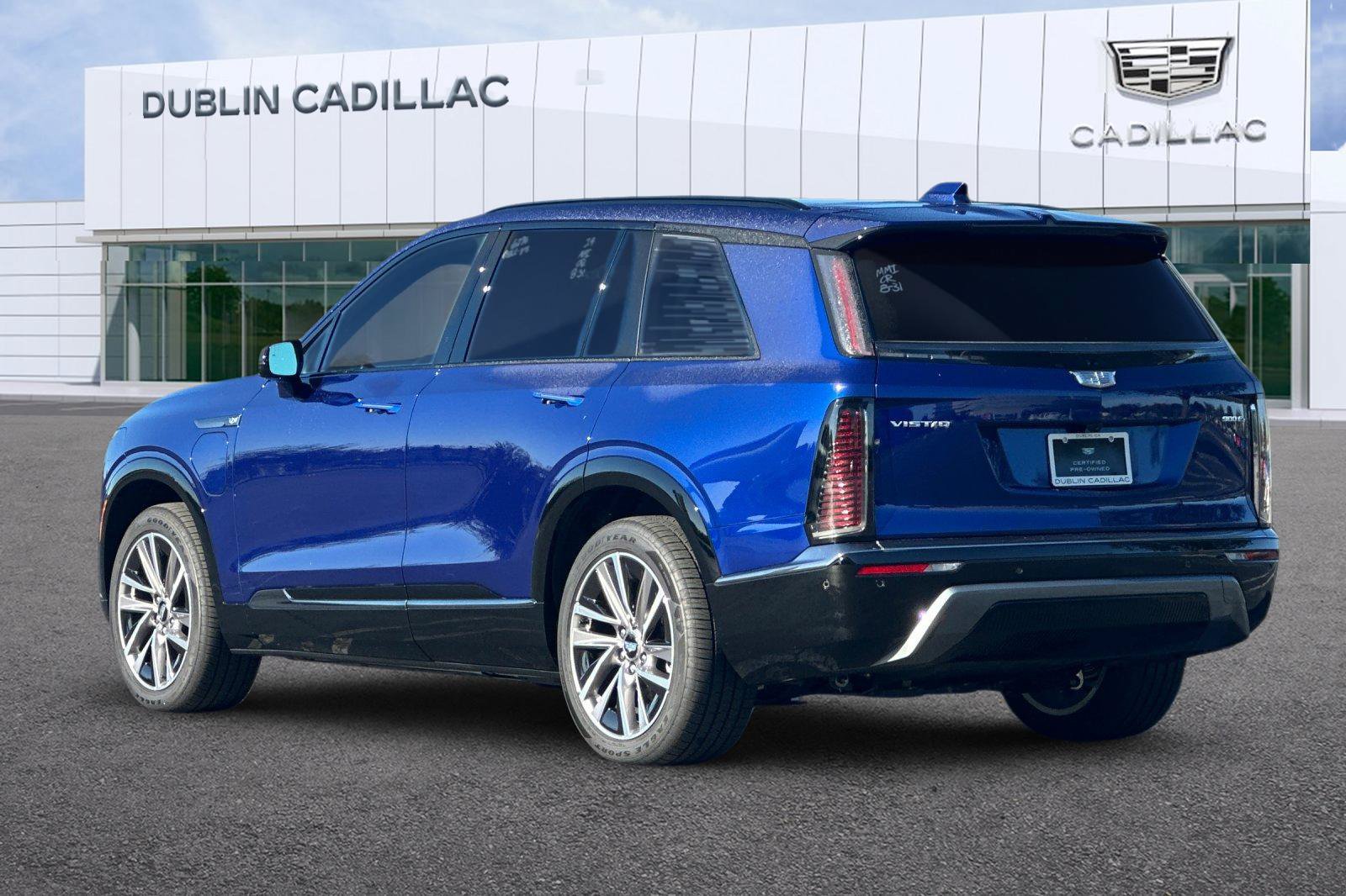 Certified 2026 Cadillac Vistiq Sport w/ LPO, Floor Liner Package AWD/4WD image 6