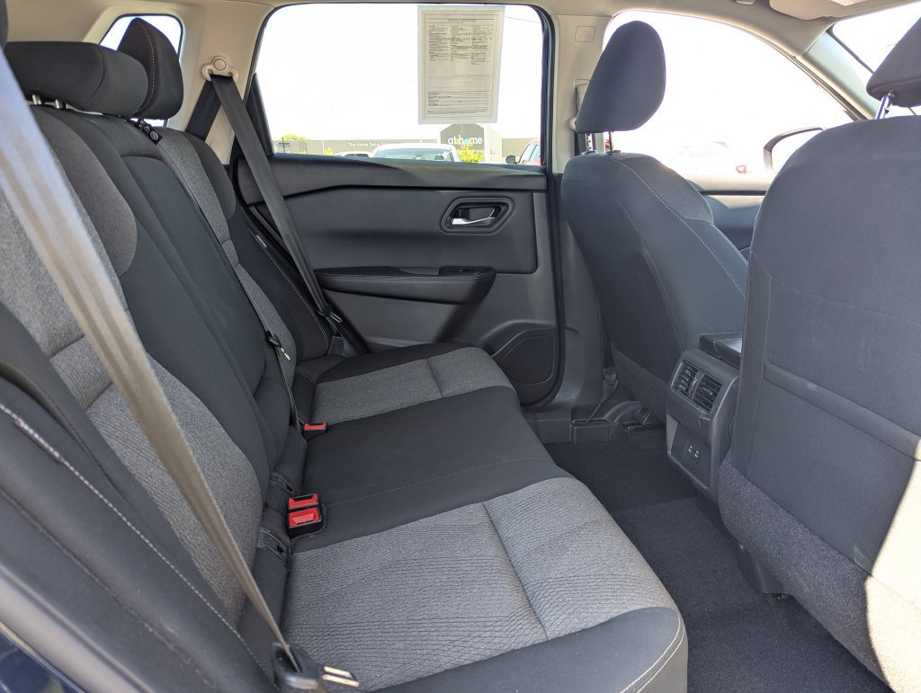 Used 2025 Nissan Rogue SV AWD/4WD image 32