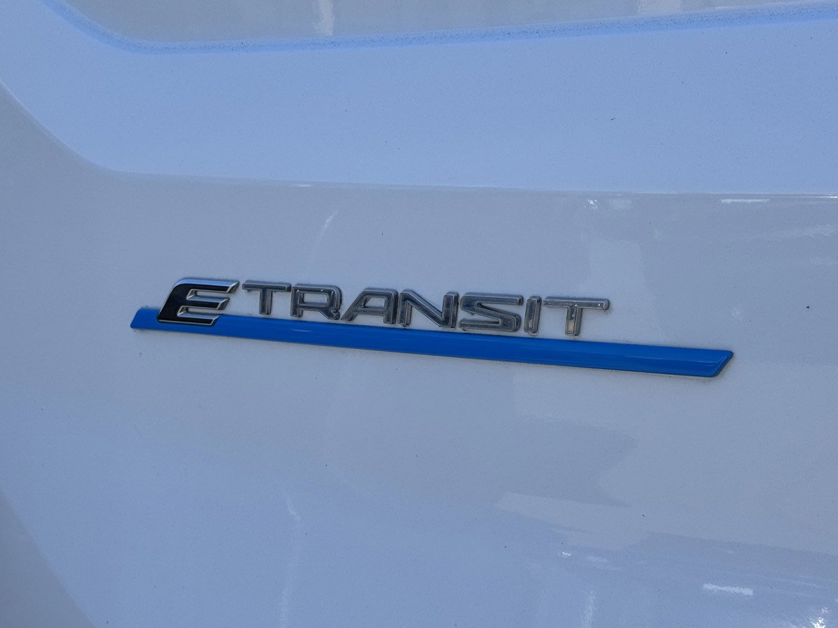 Used 2023 Ford E-Transit Medium Roof image 12