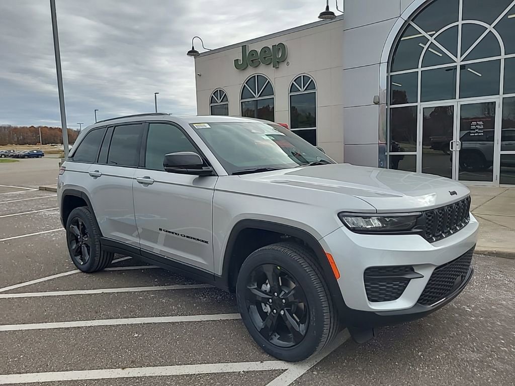 New 2025 Jeep Grand Cherokee 4WD image 2