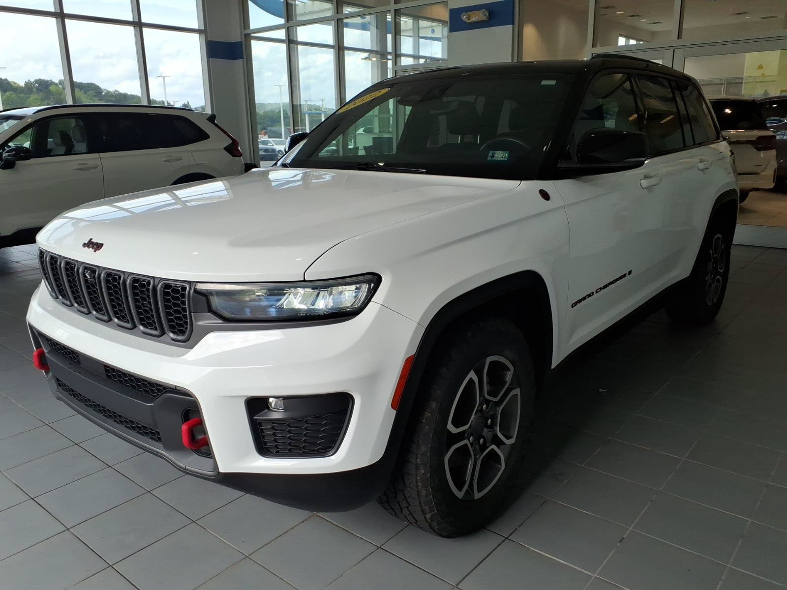 Used 2022 Jeep Grand Cherokee Trailhawk AWD/4WD image 8