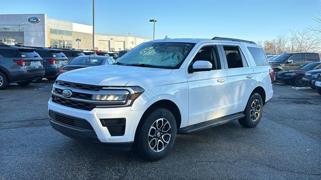Used 2024 Ford Expedition XLT AWD/4WD image 2