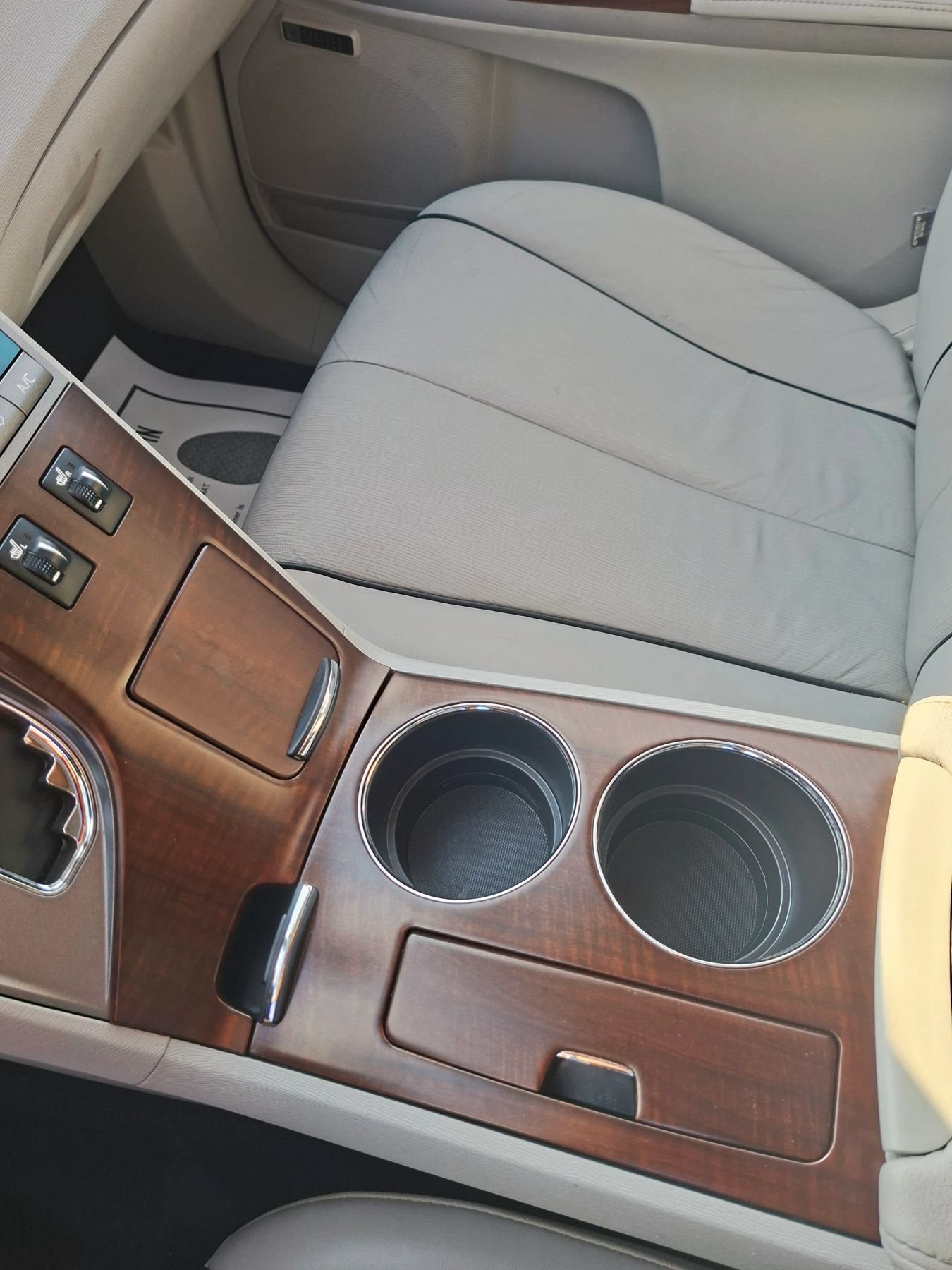 Used 2010 Toyota Venza w/ Premium Pkg #2 FWD image 16