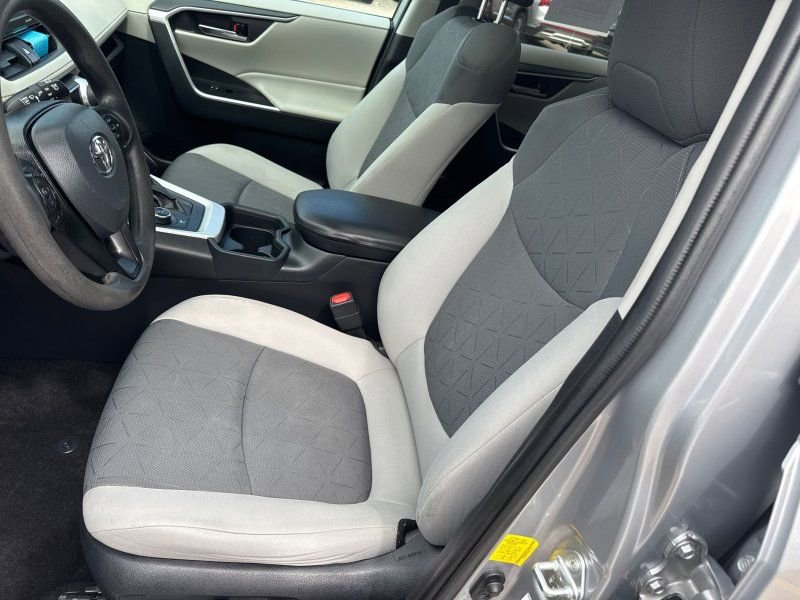 Used 2020 Toyota RAV4 XLE image 12