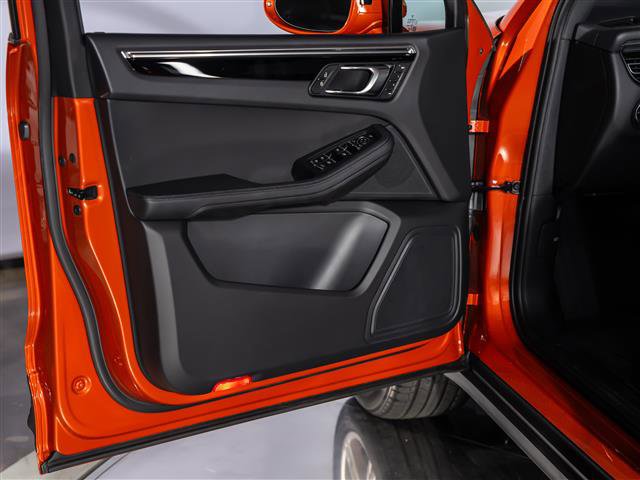Certified 2025 Porsche Macan image 21