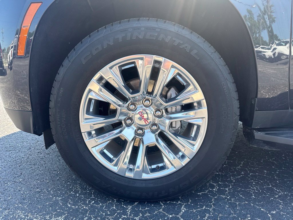 Used 2025 GMC Yukon Denali w/ Advanced Technology Package AWD/4WD image 13