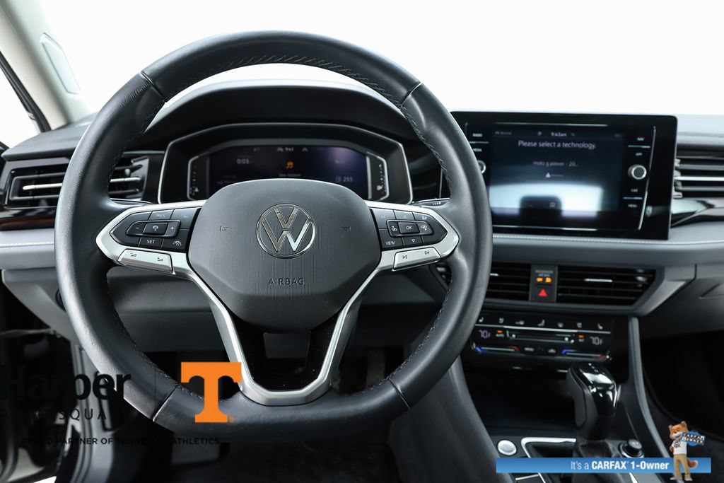 Used 2025 Volkswagen Jetta SEL FWD image 23