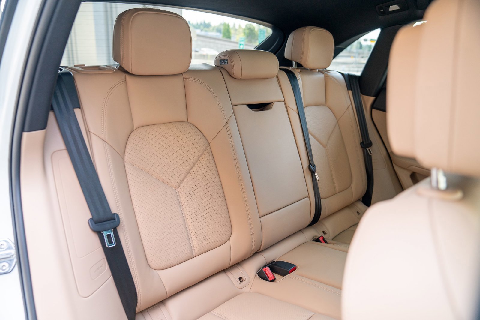 Certified 2025 Porsche Macan image 21