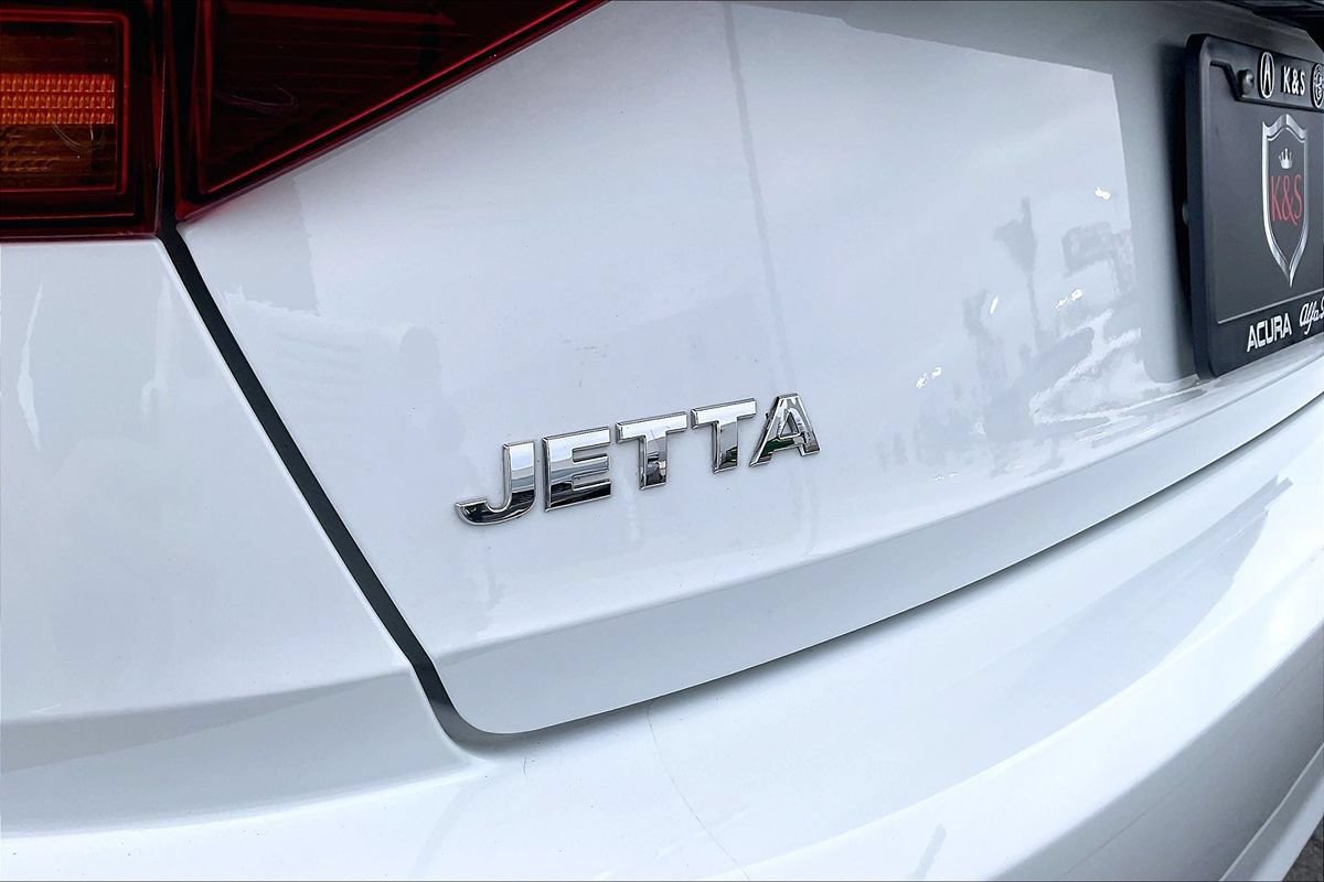 Used 2019 Volkswagen Jetta R-Line w/ R-Line Cold Weather Package FWD image 8