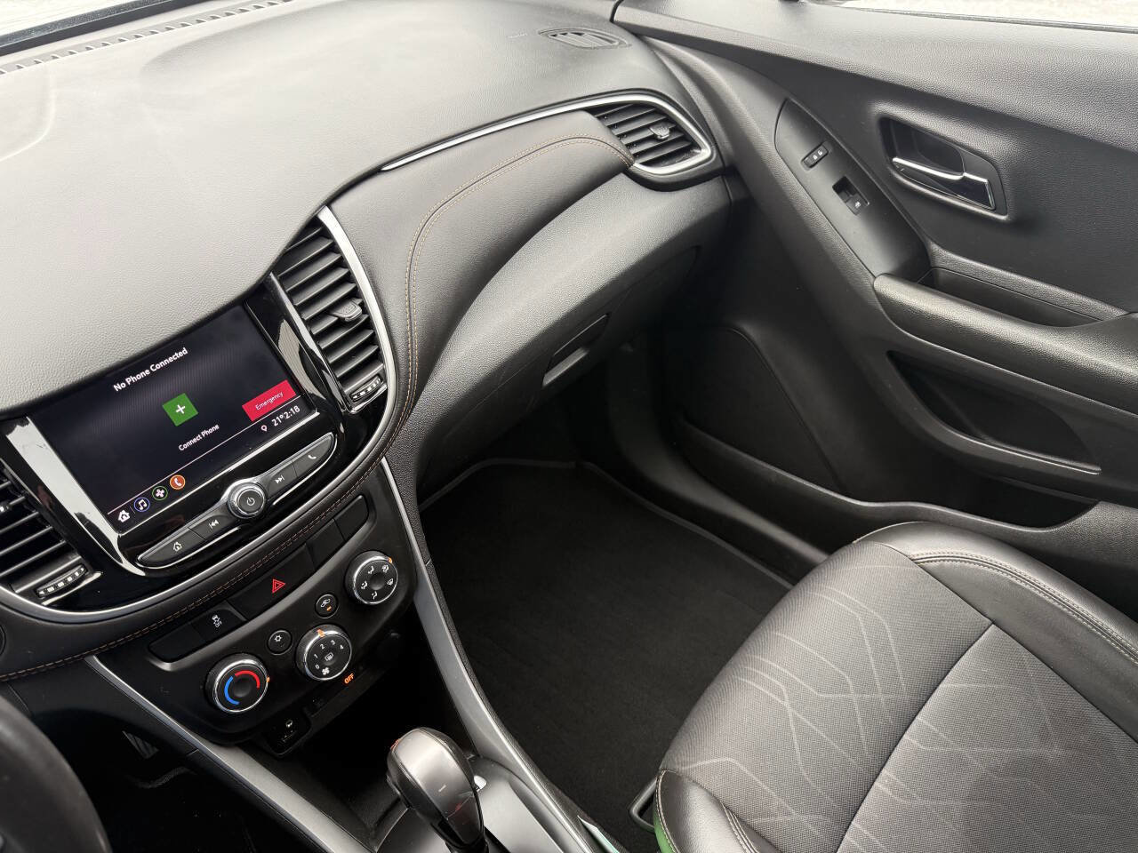 Used 2021 Chevrolet Trax LT w/ LT Convenience Package image 21