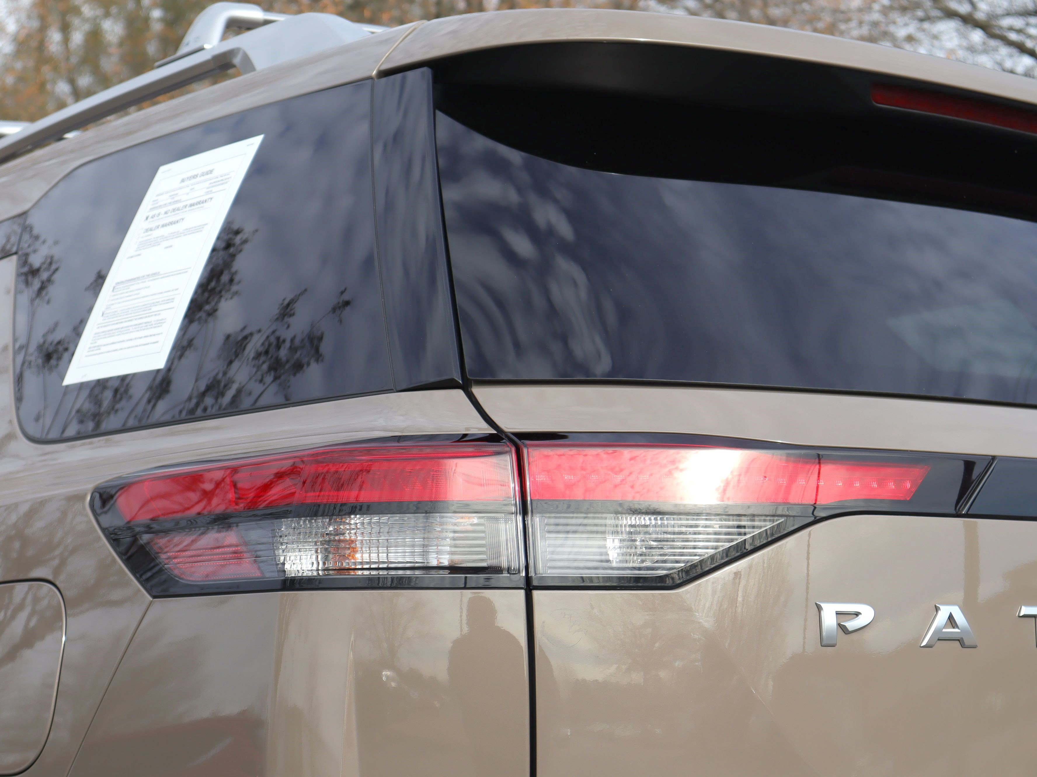 Used 2024 Nissan Pathfinder Platinum image 39