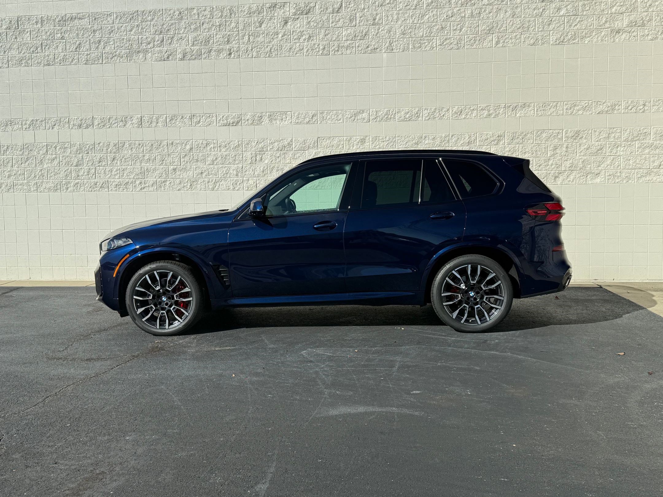 New 2026 BMW X5 xDrive40i w/ M Sport Package image 2