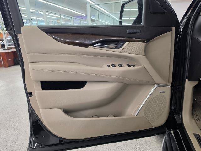 Used 2020 Cadillac Escalade Luxury AWD/4WD image 33