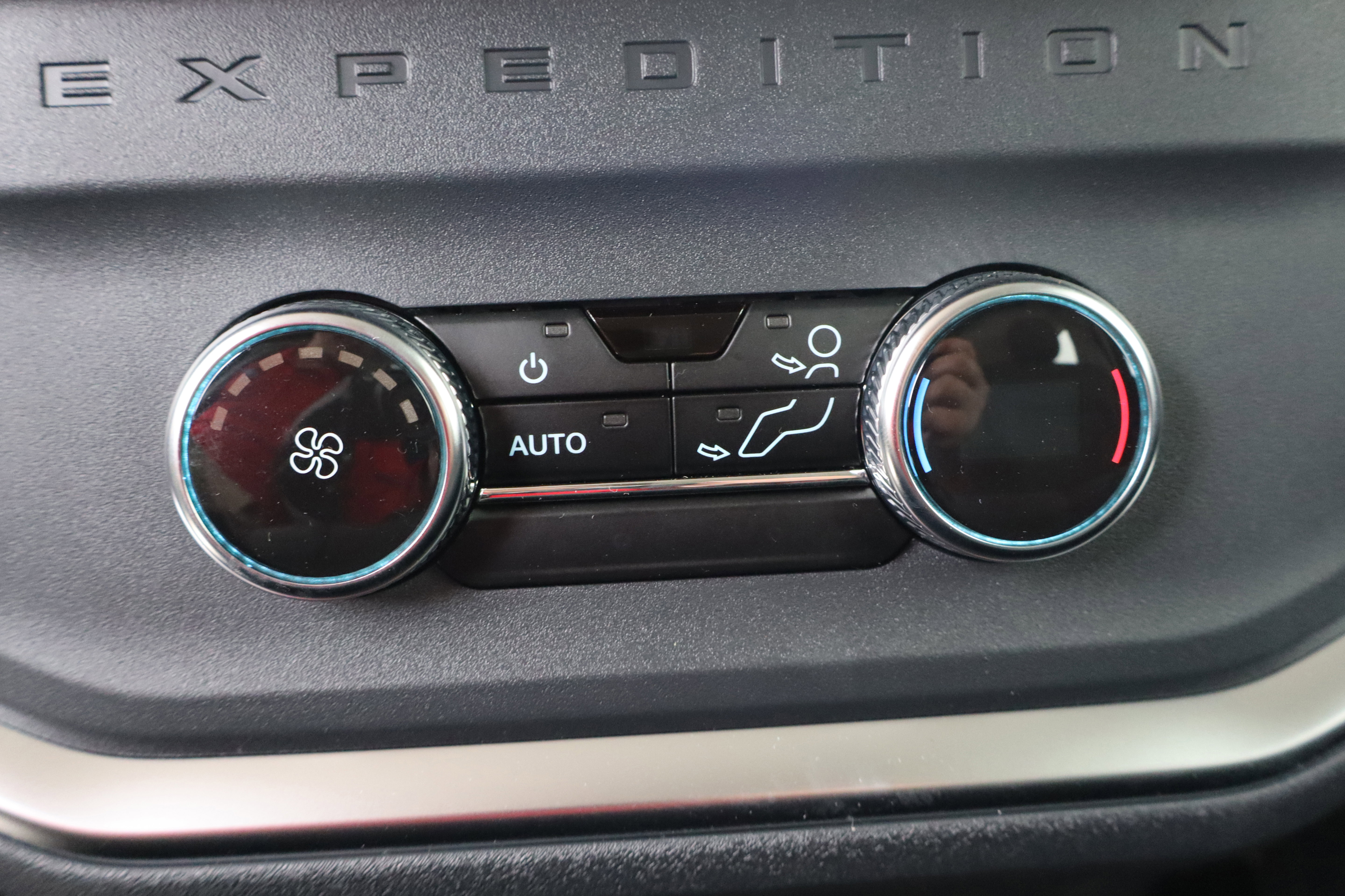 New 2025 Ford Expedition Active image 25