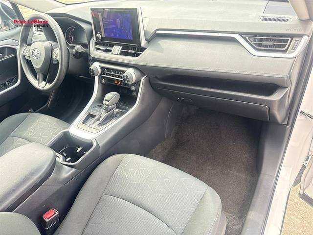 Used 2025 Toyota RAV4 XLE FWD image 12