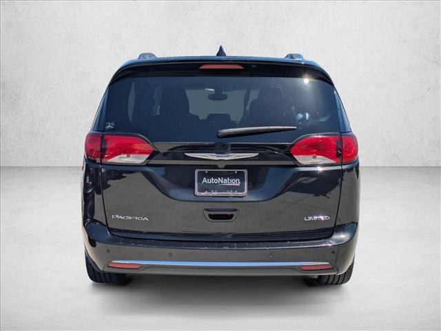Used 2017 Chrysler Pacifica Limited FWD image 7