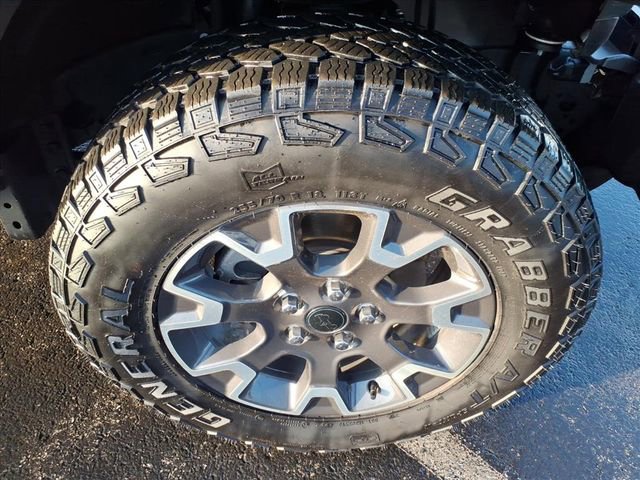 Used 2024 Jeep Wrangler Unlimited Sahara w/ Technology Group AWD/4WD image 15