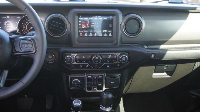 Certified 2023 Jeep Gladiator Sport AWD/4WD image 15