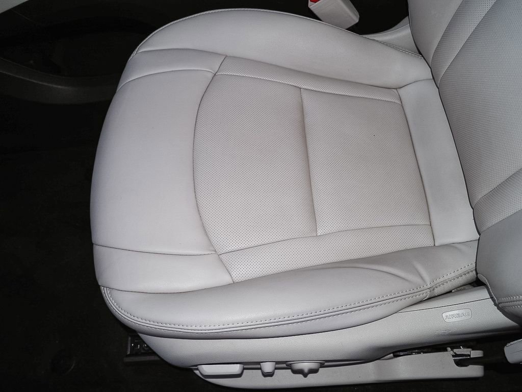 Certified 2023 Buick Enclave Essence image 28