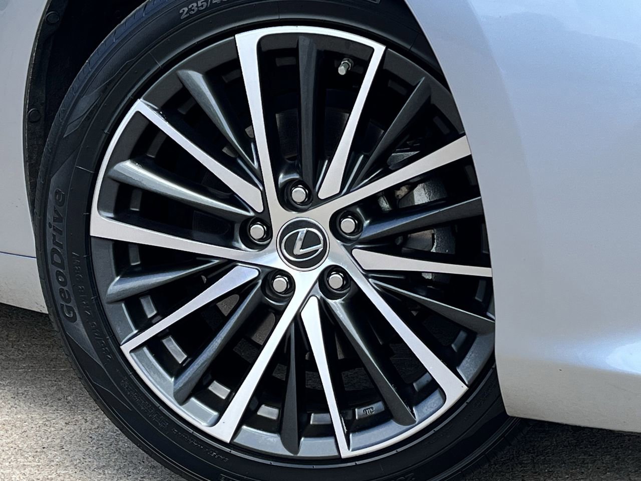 Used 2024 Lexus ES 350 w/ Premium Package FWD image 29