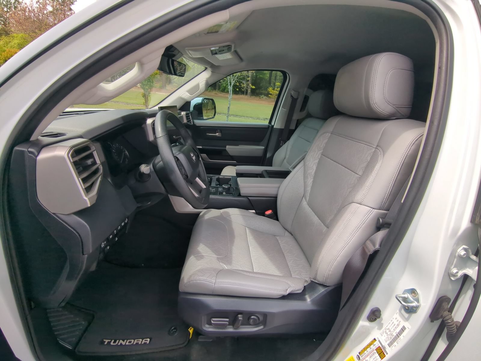 Used 2023 Toyota Tundra Limited w/ Power Package AWD/4WD image 16