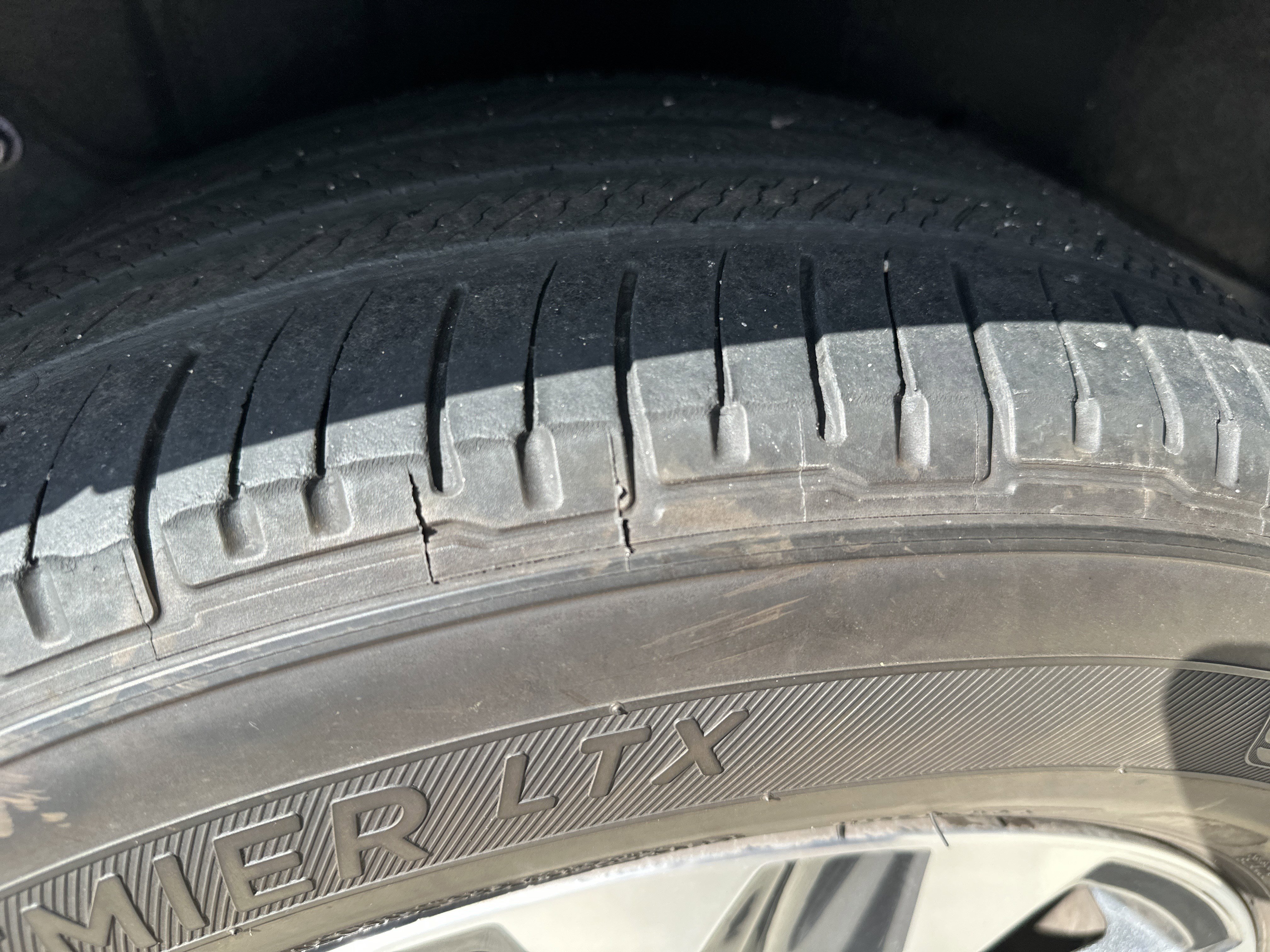 Used 2023 Toyota Highlander XLE AWD/4WD image 42