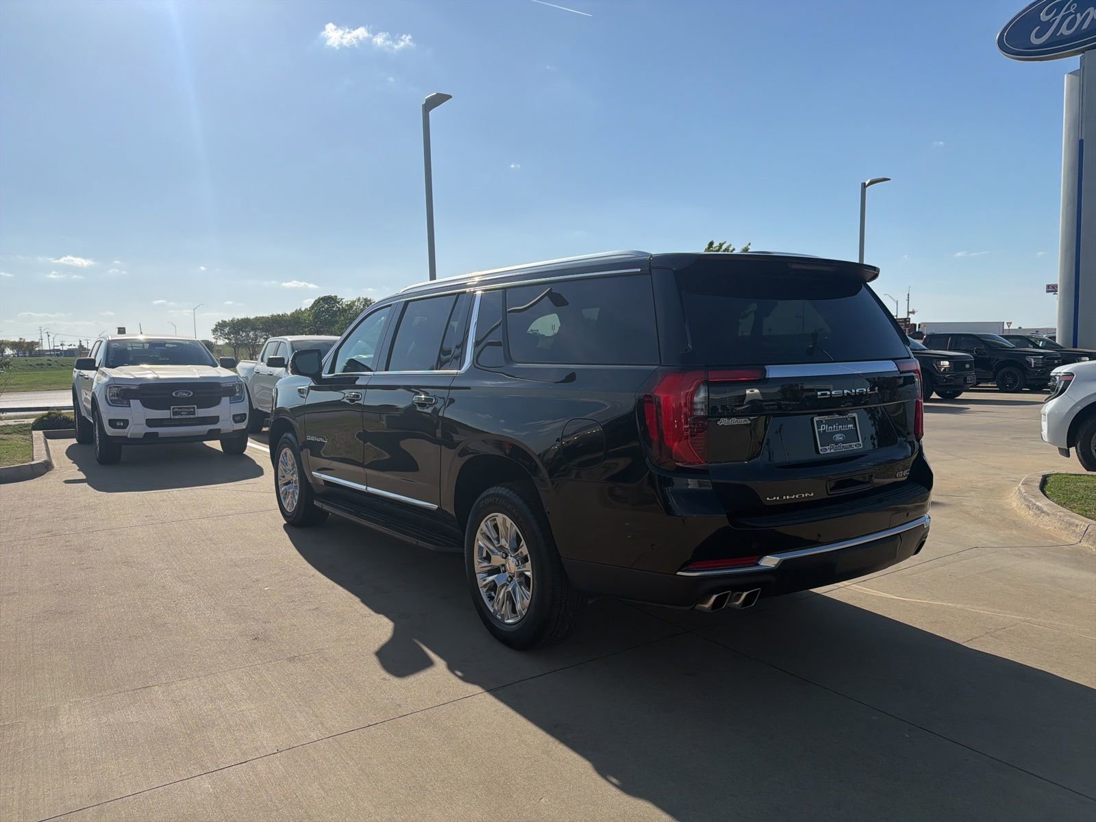 Used 2025 GMC Yukon XL Denali image 3