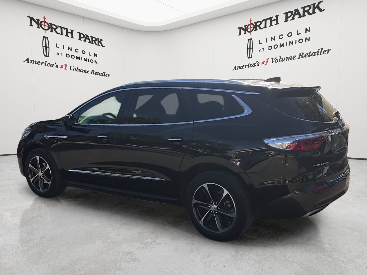 Used 2022 Buick Enclave Premium w/ LPO, Touring Package FWD image 3