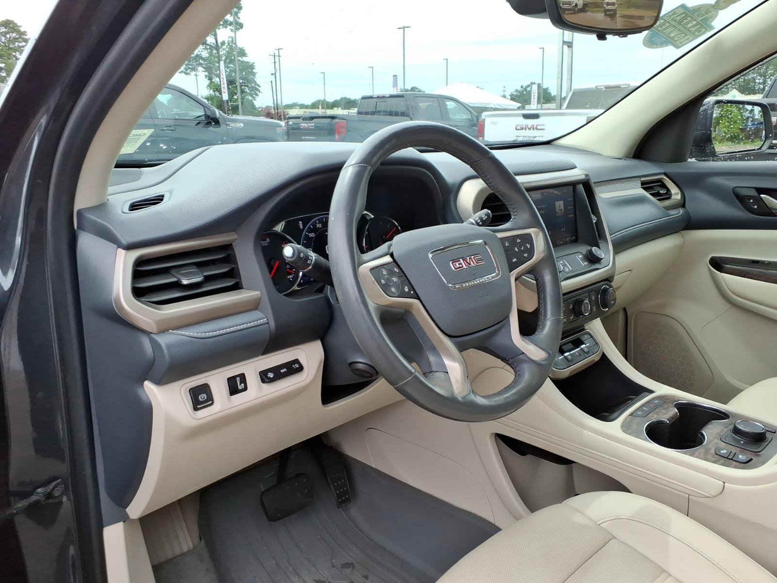 Used 2021 GMC Acadia Denali w/ Denali Technology Package FWD image 7