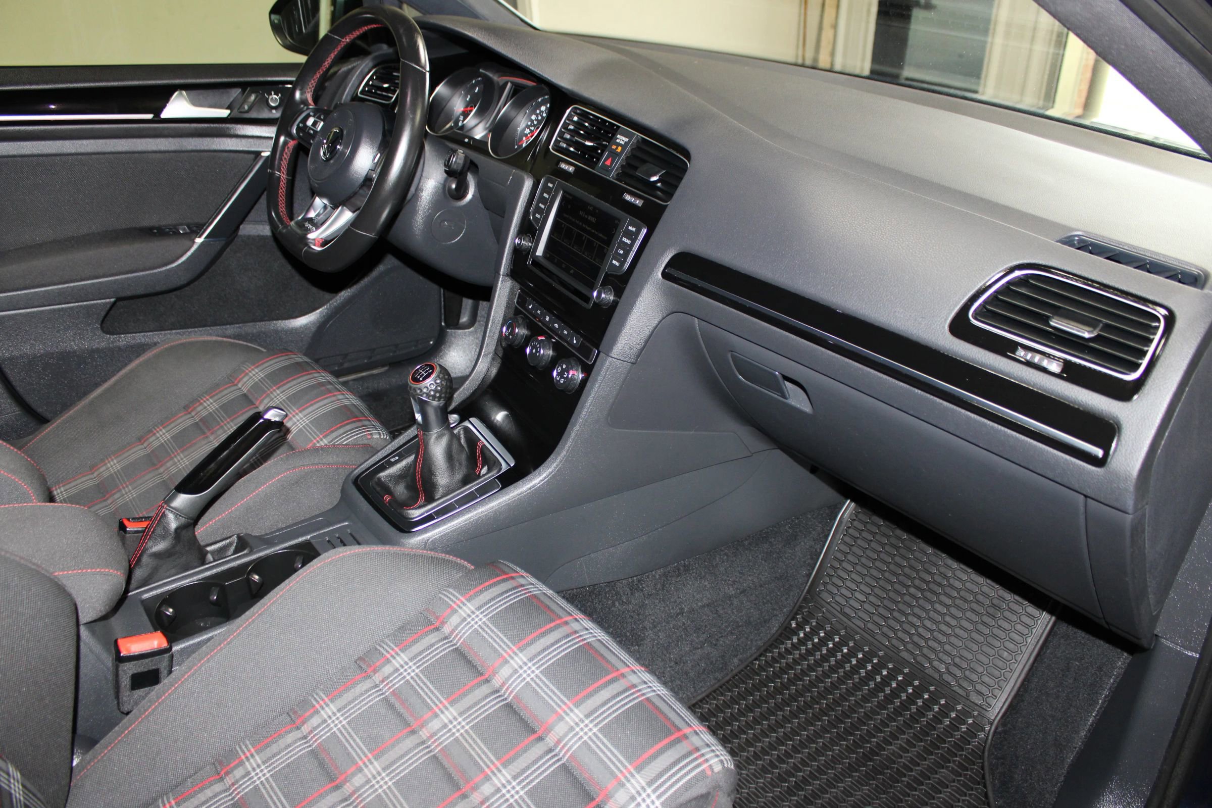Used 2017 Volkswagen GTI Sport FWD image 30