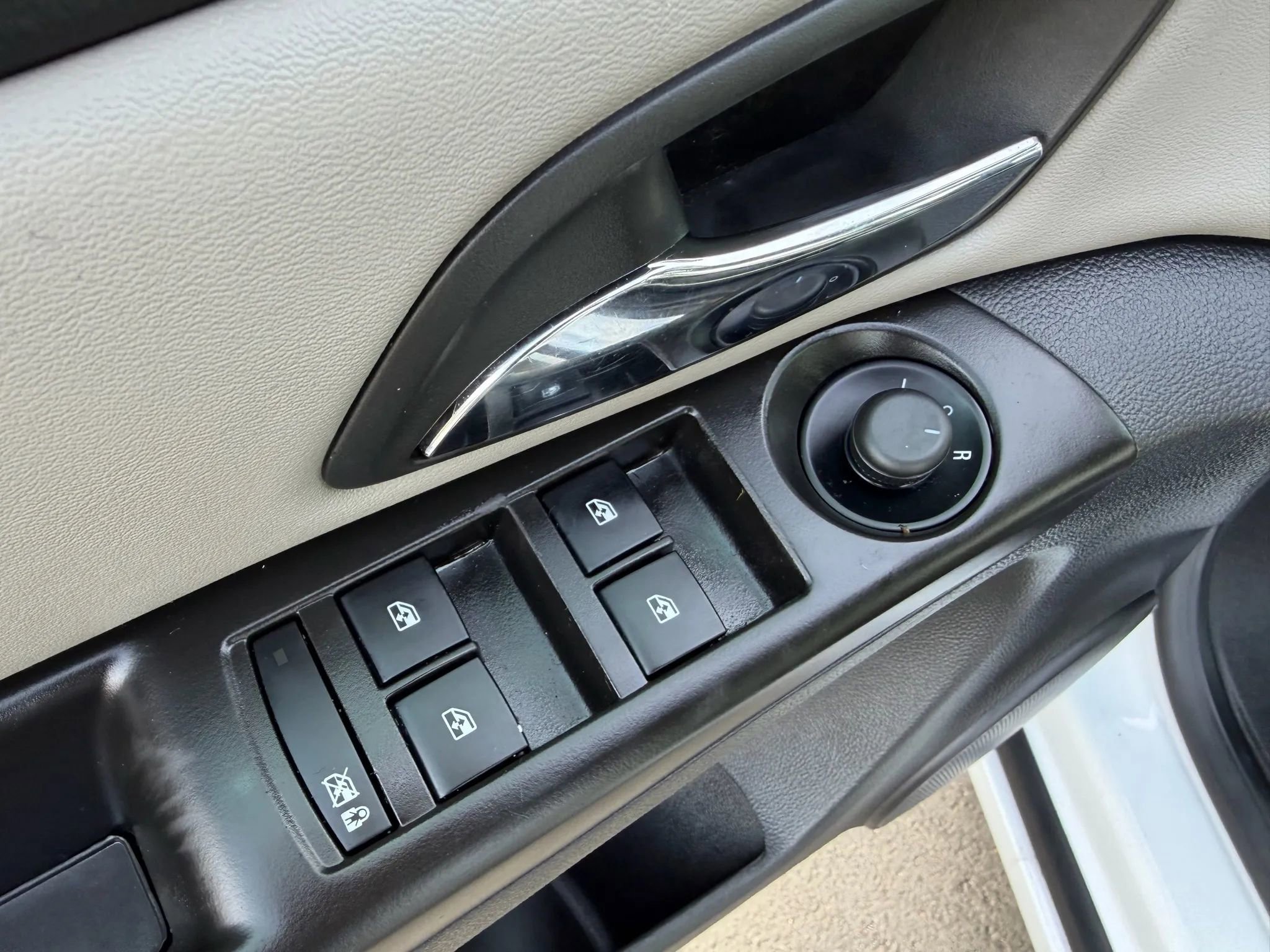 Used 2013 Chevrolet Cruze LS image 11