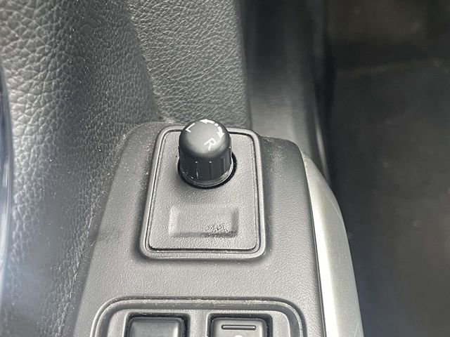 Used 2022 Nissan Titan SV AWD/4WD image 25