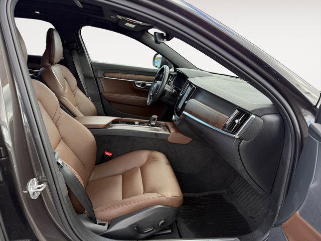 Used 2024 Volvo V90 B6 Cross Country Plus w/ Protection Package Premier image 17