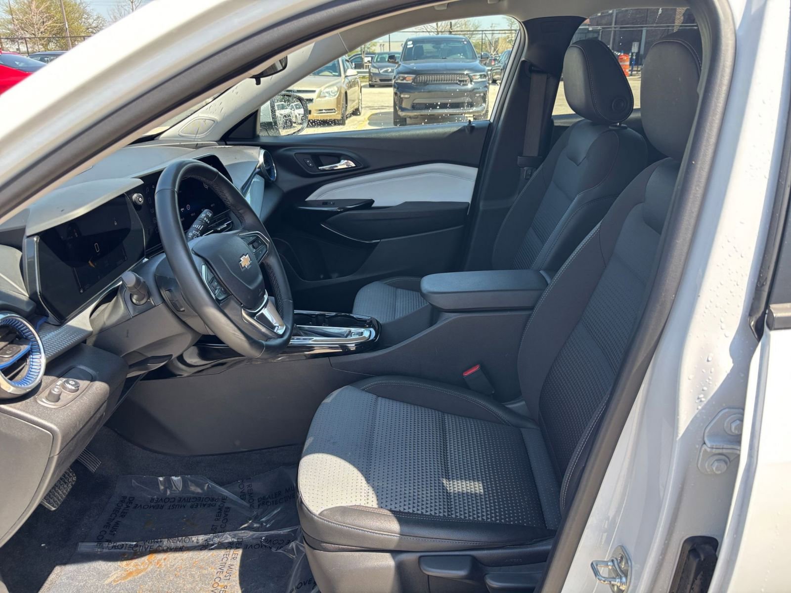 Used 2025 Nissan Versa SV FWD image 25