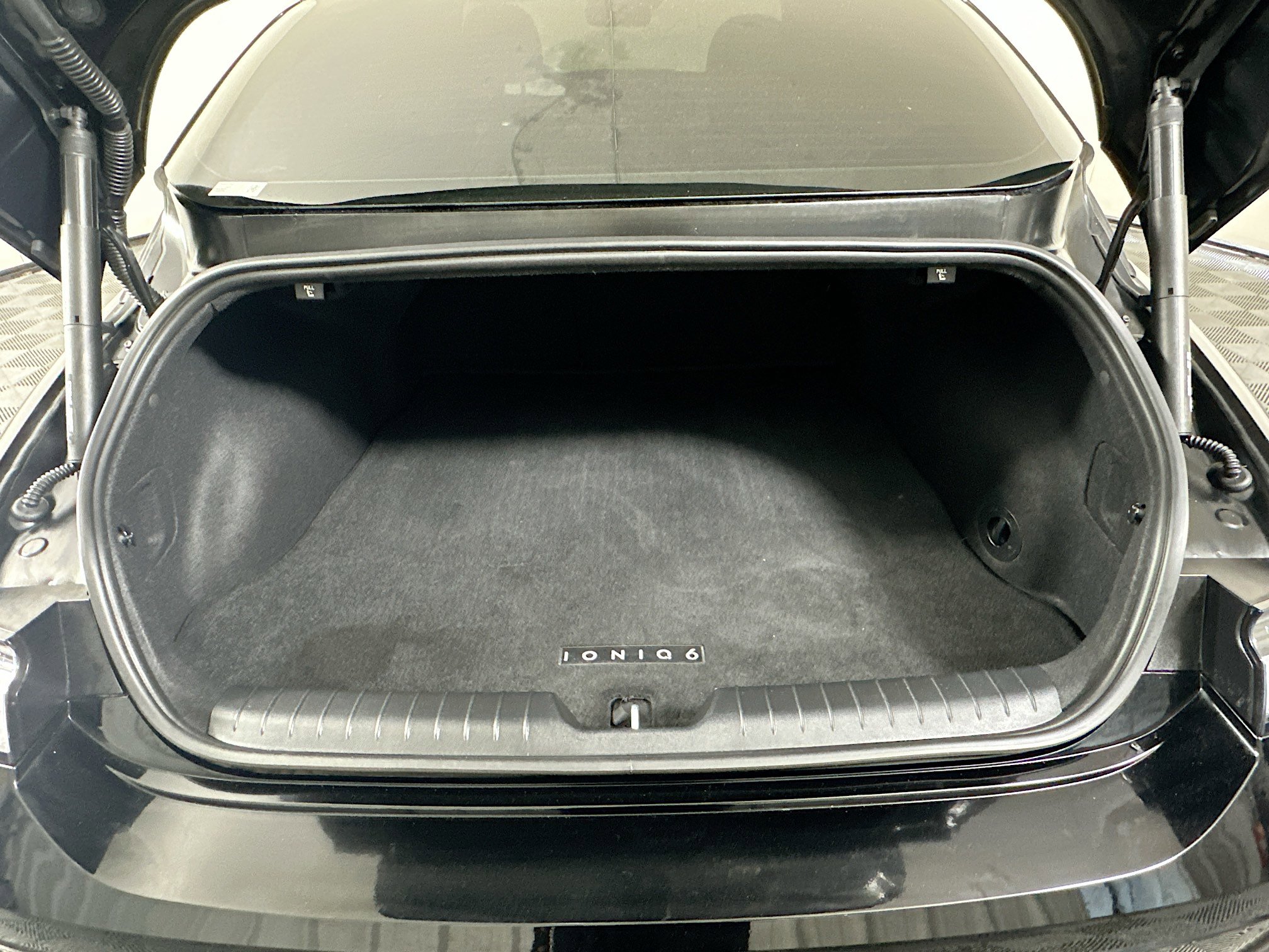 Used 2024 Hyundai Ioniq 6 SEL RWD image 30